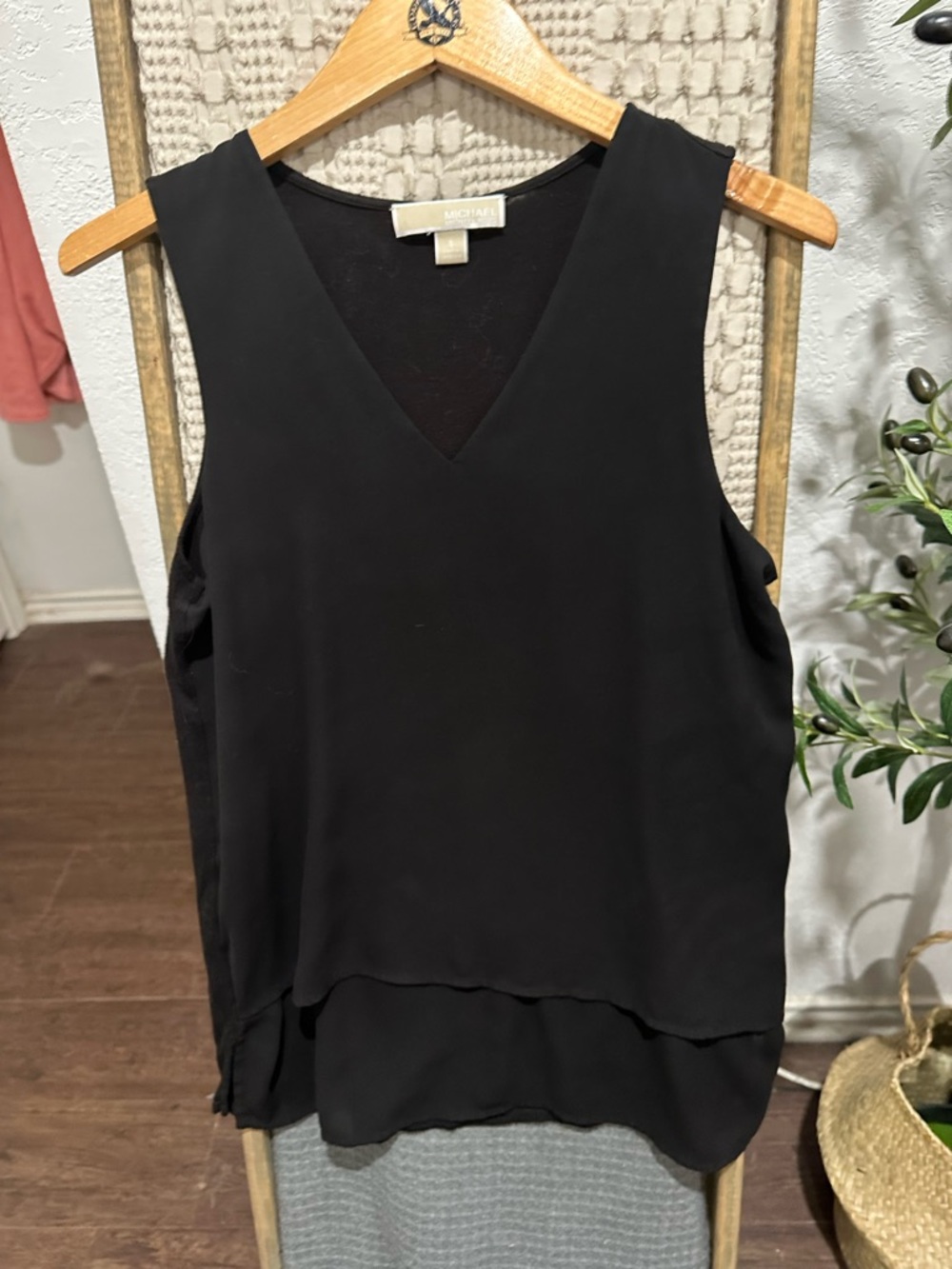 MICHAEL Michael Kors Black Layered V-Neck Sleeveless Camisole